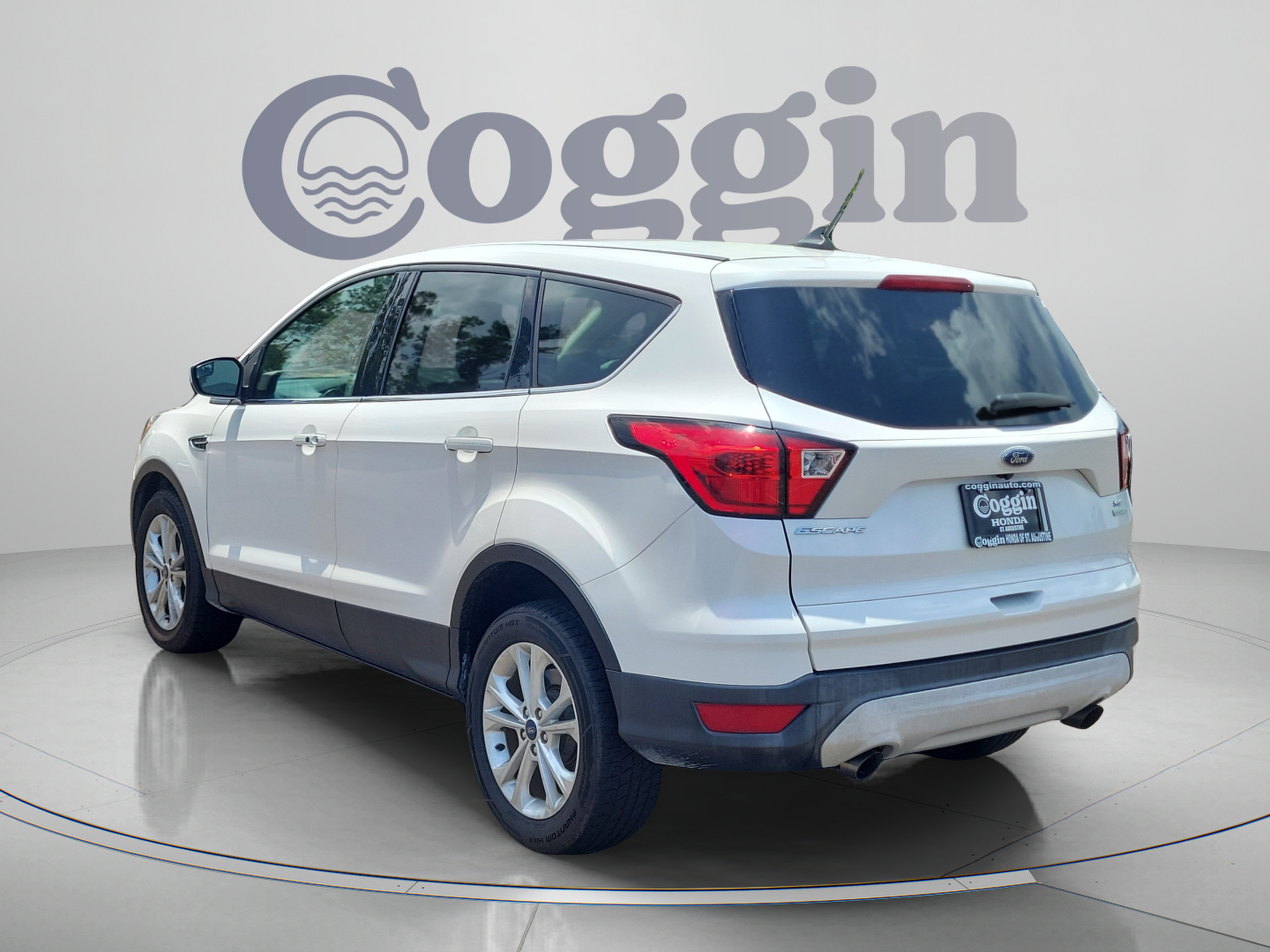 Used 2019 Ford Escape SE FWD image 3