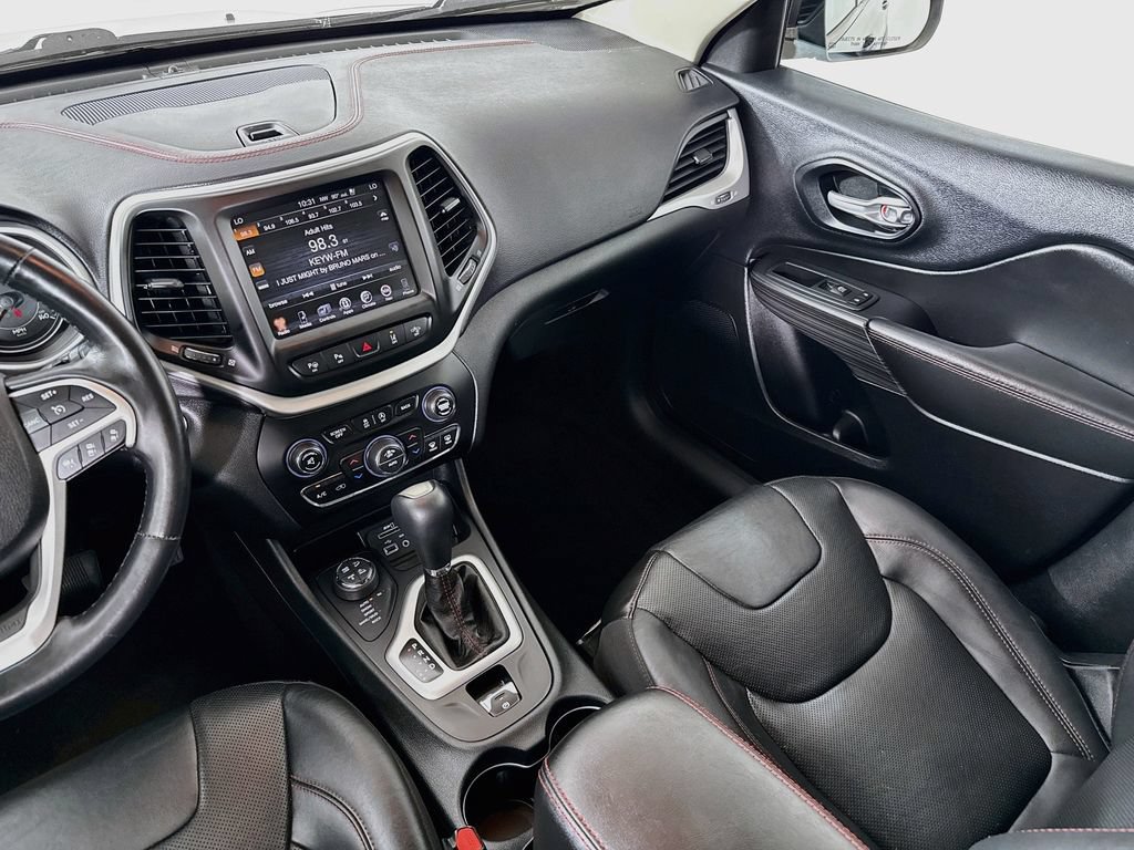 Used 2015 Jeep Cherokee Trailhawk w/ Comfort/Convenience Group AWD/4WD image 27
