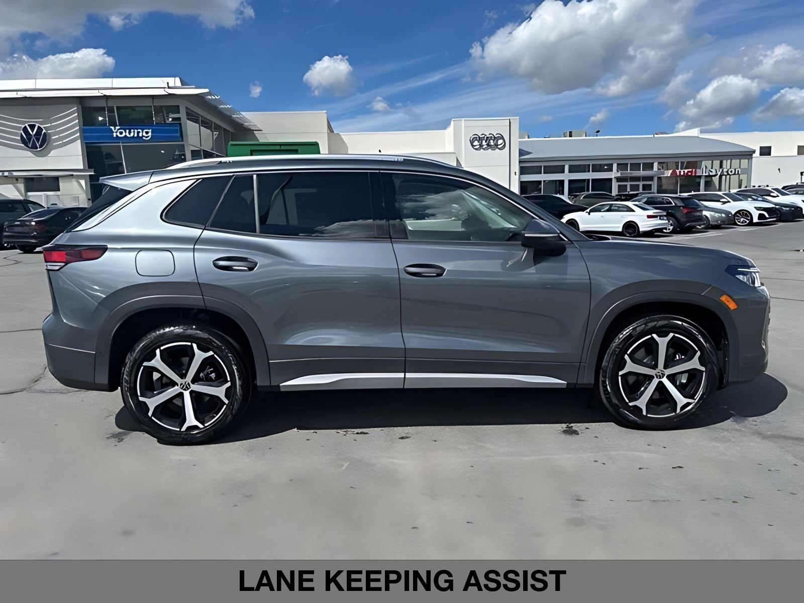 New 2026 Volkswagen Tiguan SE AWD/4WD image 2