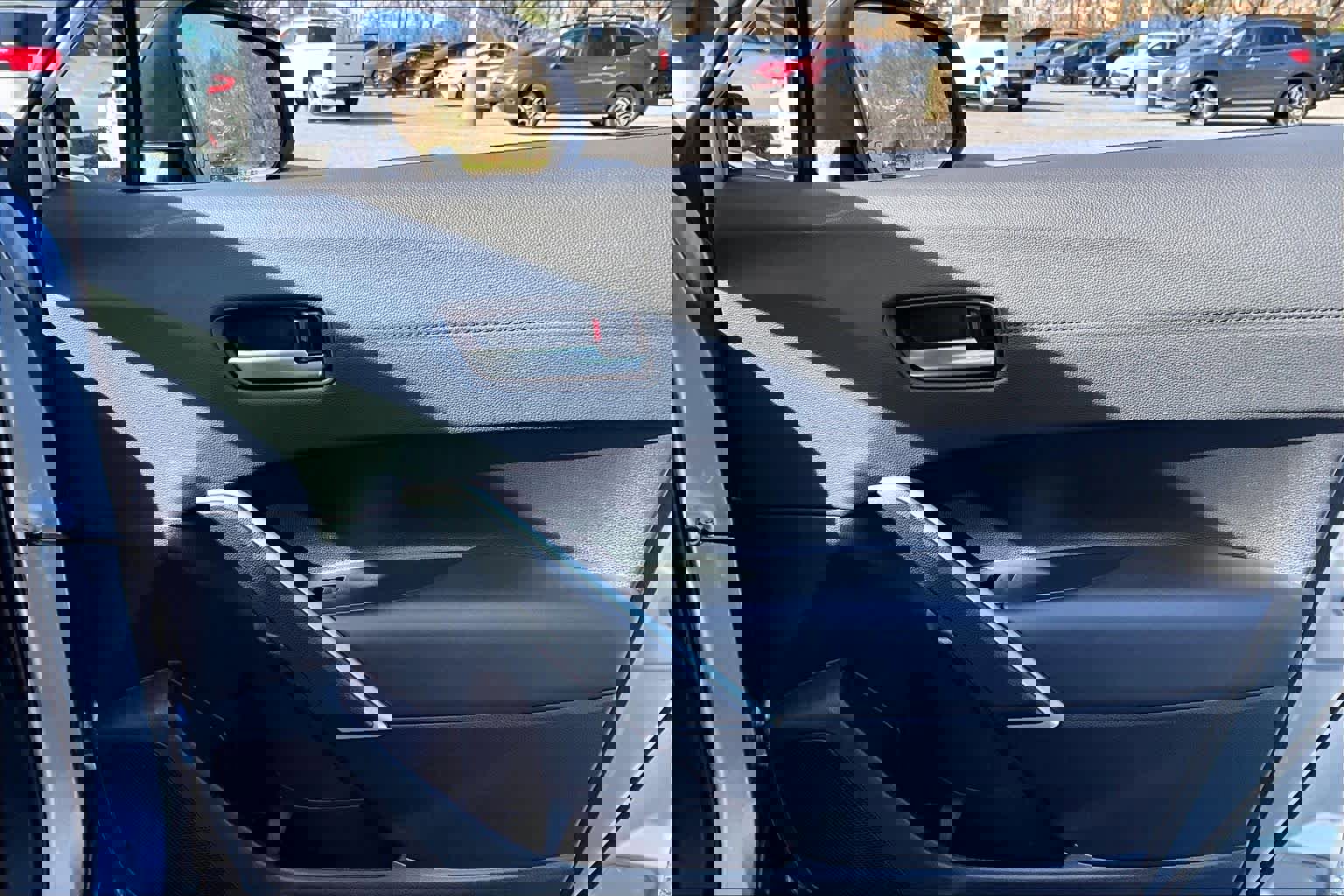 Used 2025 Toyota Corolla Cross XLE w/ Convenience Package image 23