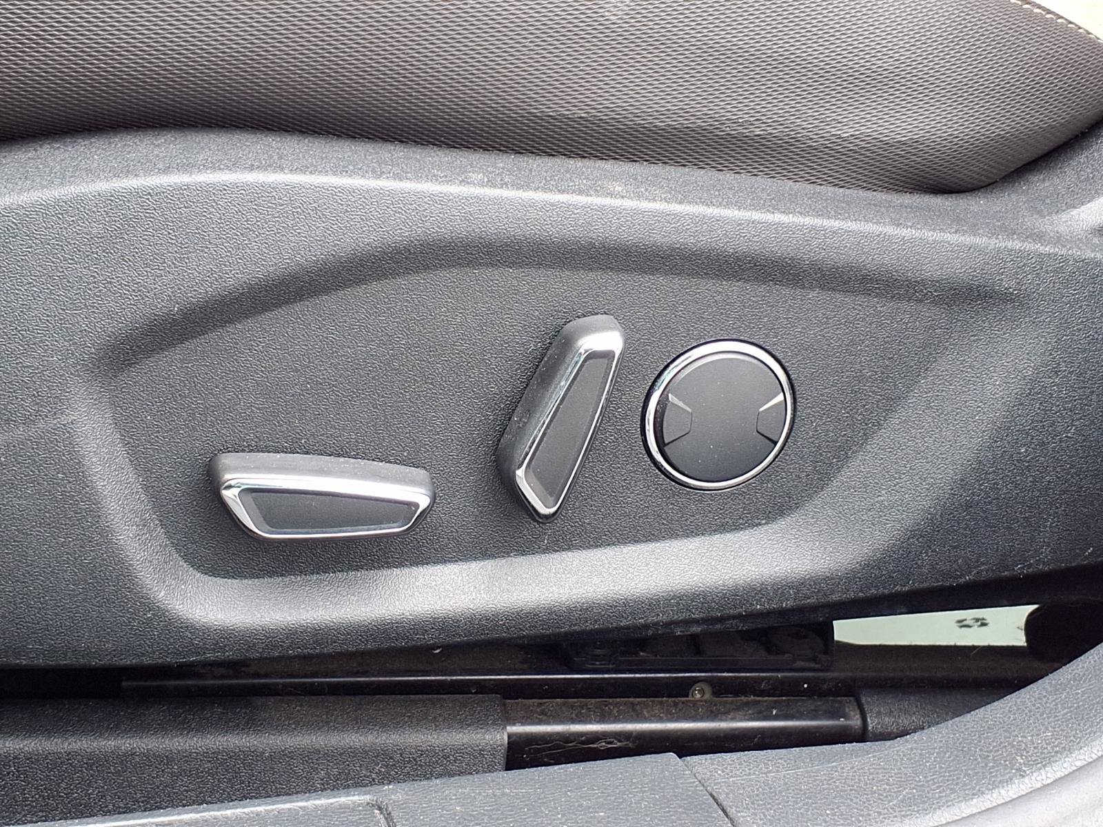 Used 2019 Ford Fusion SE image 4