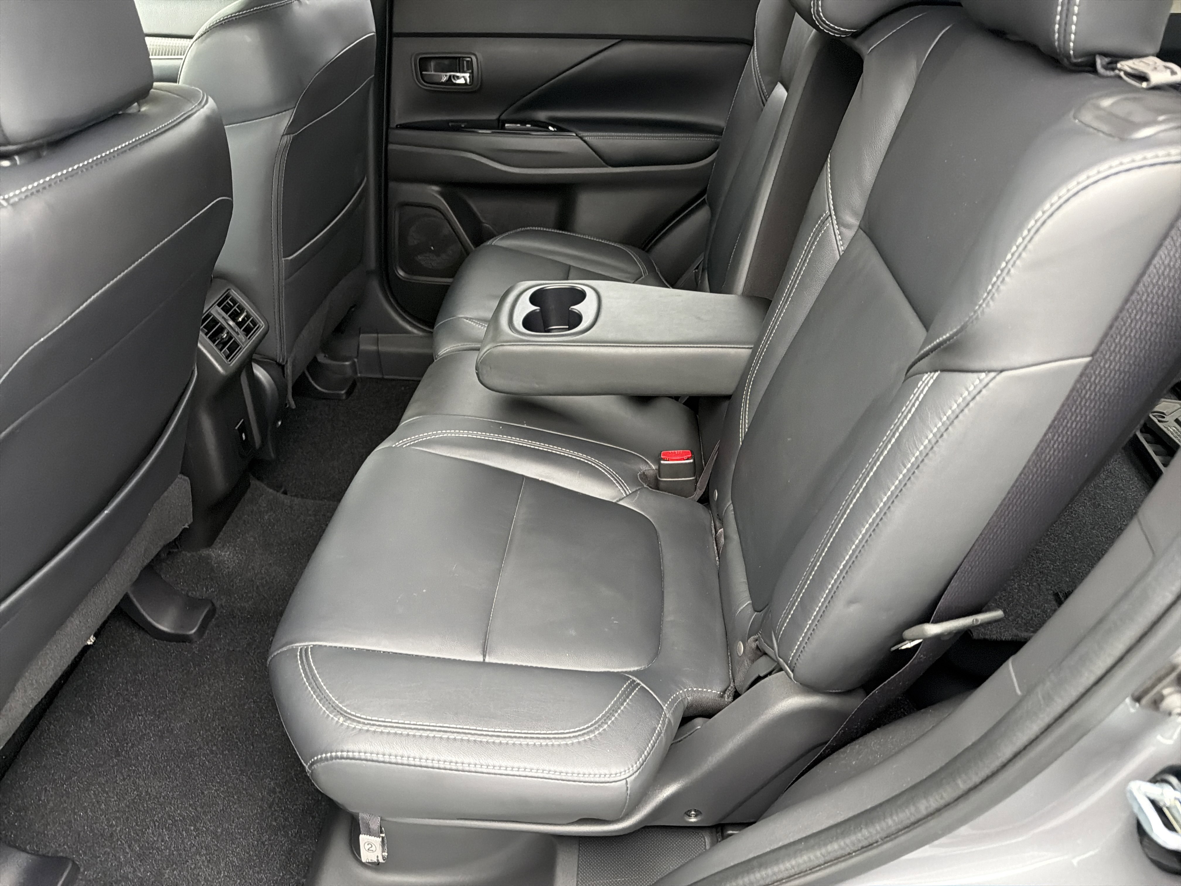 Used 2020 Mitsubishi Outlander SEL image 21