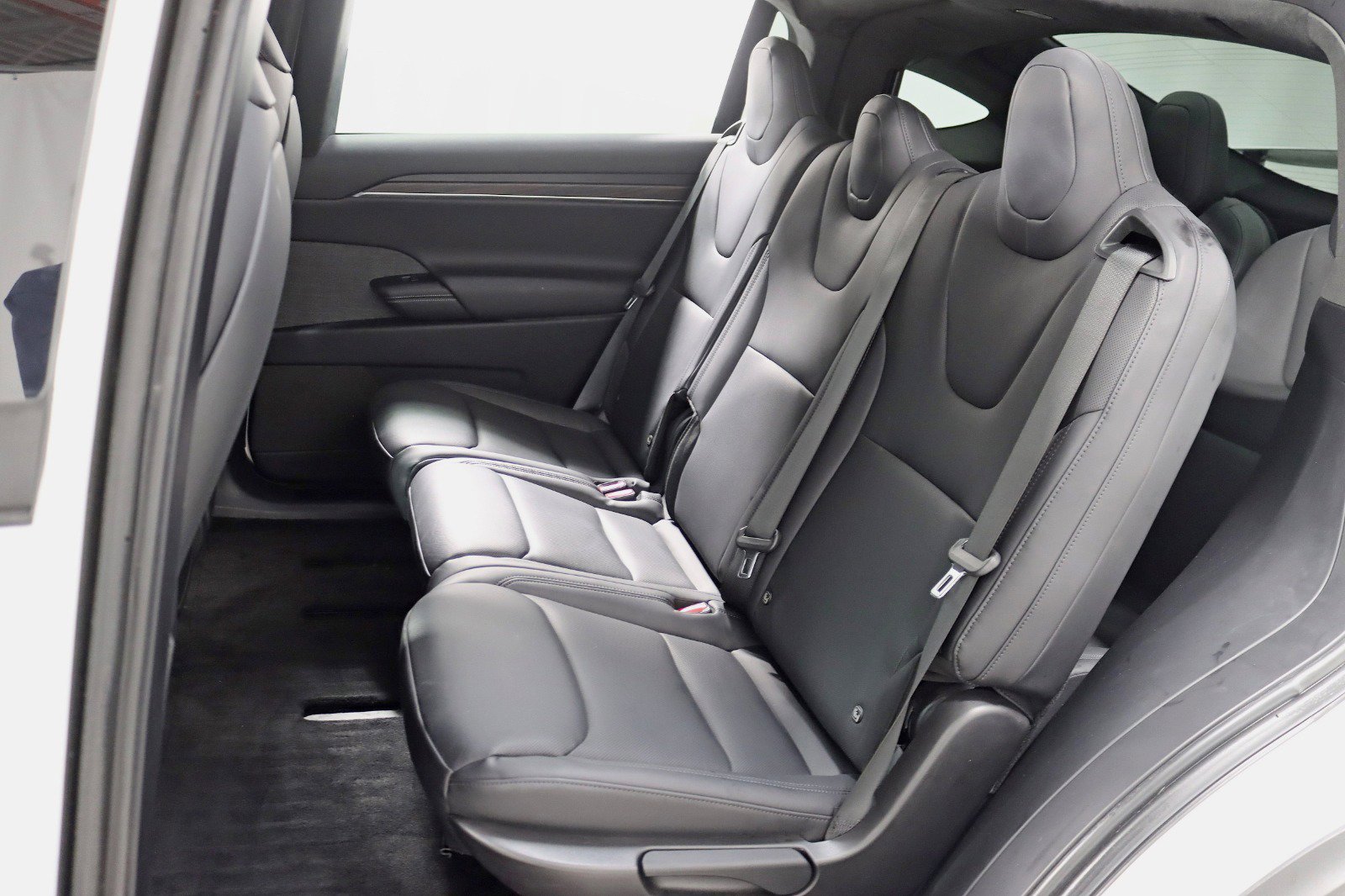 Used 2023 Tesla Model X image 32