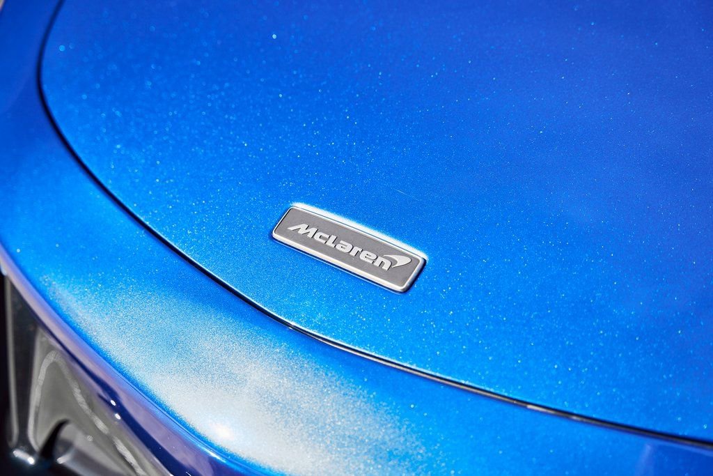 Used 2025 McLaren Artura Spider RWD image 9