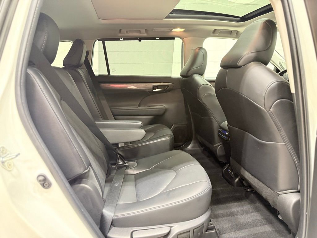 Used 2022 Toyota Highlander Limited image 43
