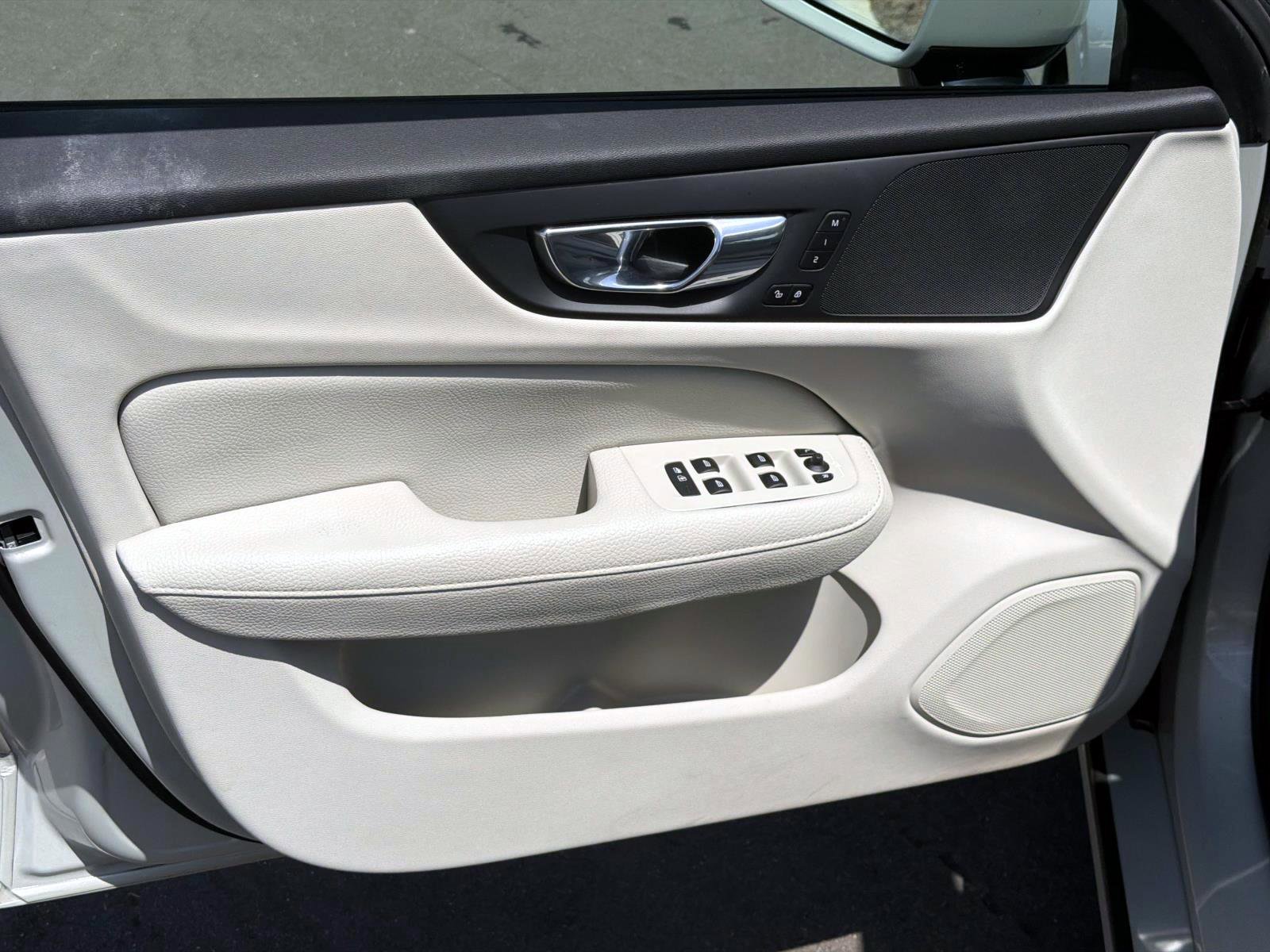 Used 2020 Volvo S60 T5 Momentum image 16