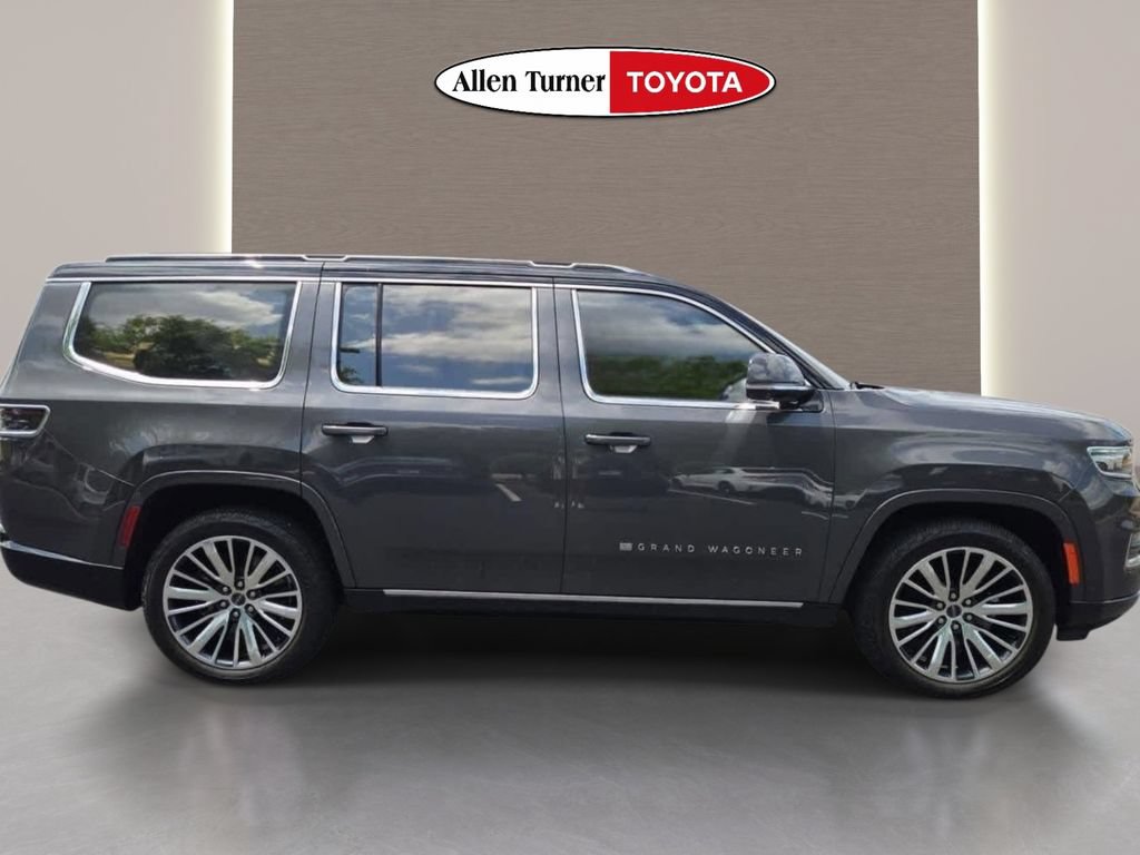 Used 2022 Jeep Grand Wagoneer Series III w/ HD Trailer Tow Package AWD/4WD image 5