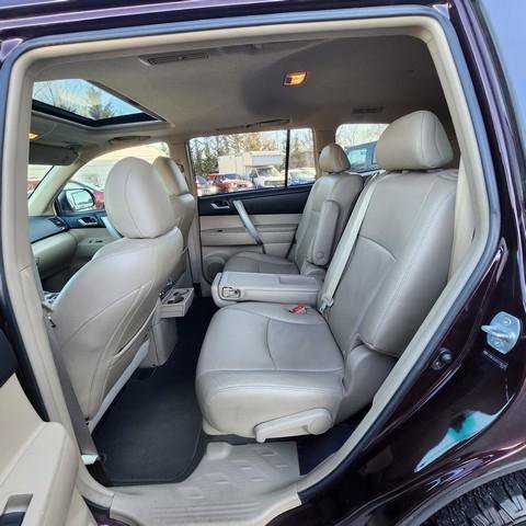 Used 2012 Toyota Highlander SE w/ Tow Pkg AWD/4WD image 20