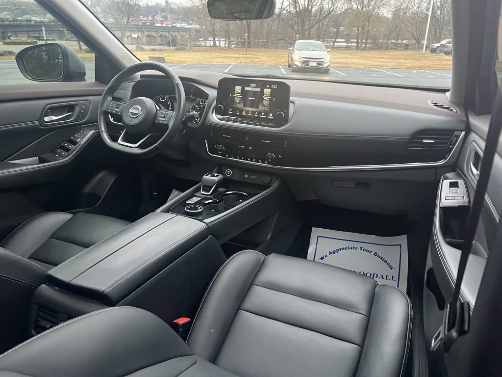 Used 2023 Nissan Rogue SL w/ SL Premium Package image 12