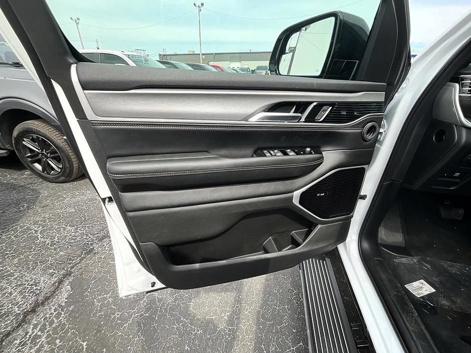 New 2026 Jeep Grand Wagoneer L Limited AWD/4WD image 13