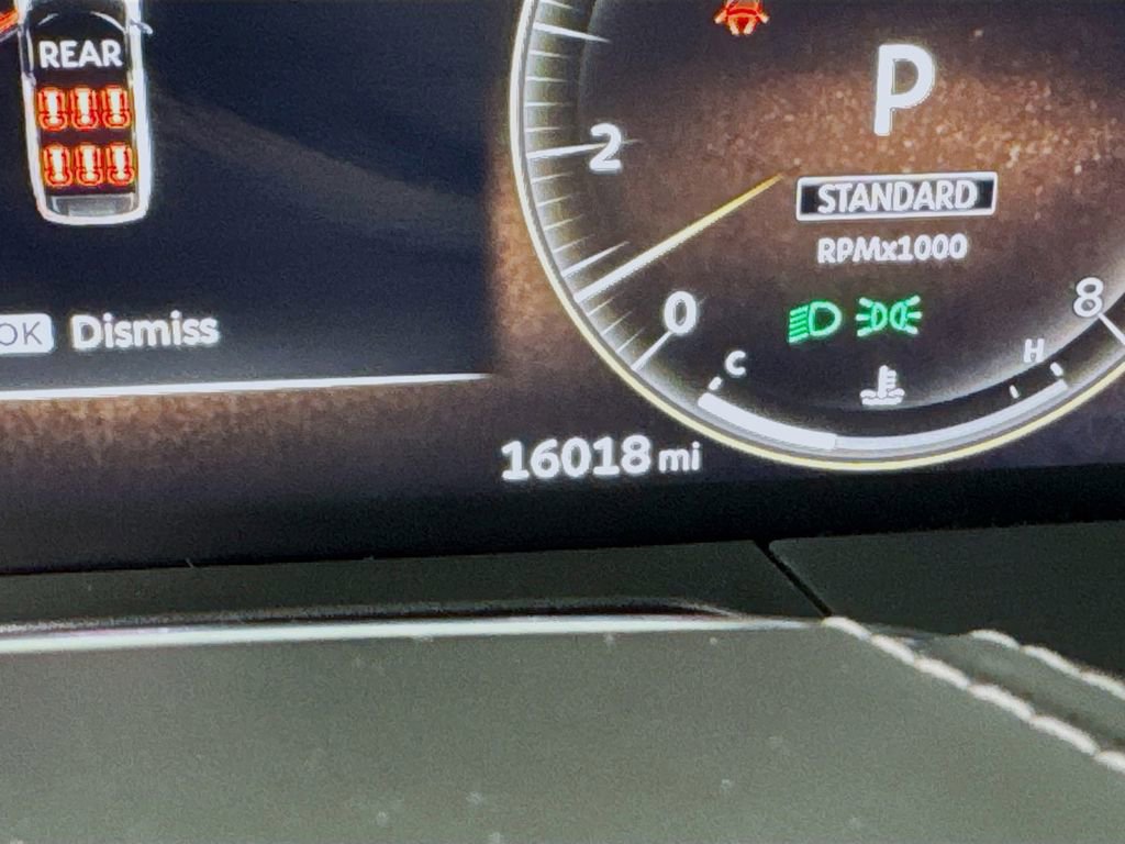 Used 2025 INFINITI QX80 Sensory image 12