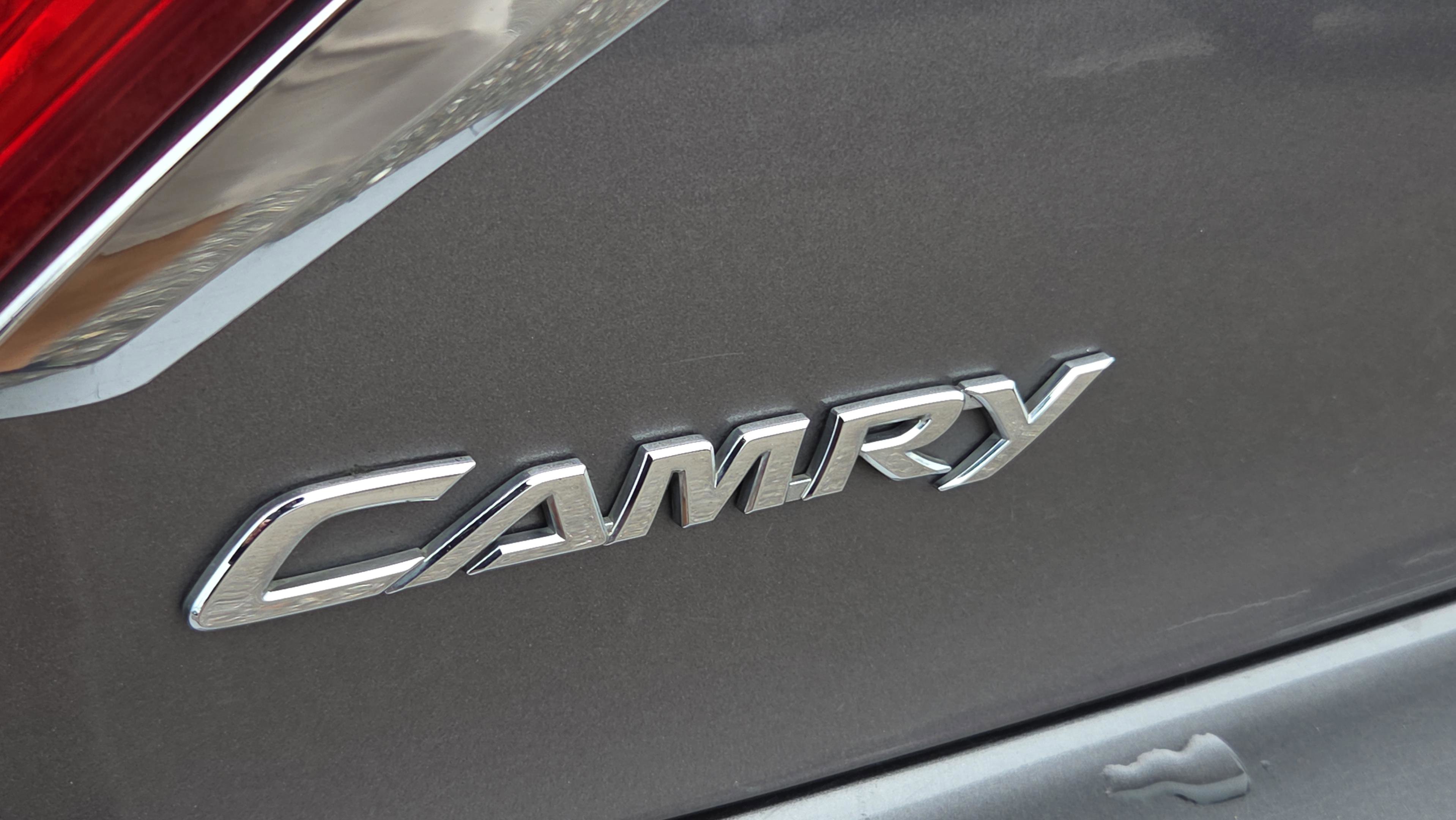 Used 2015 Toyota Camry LE image 16