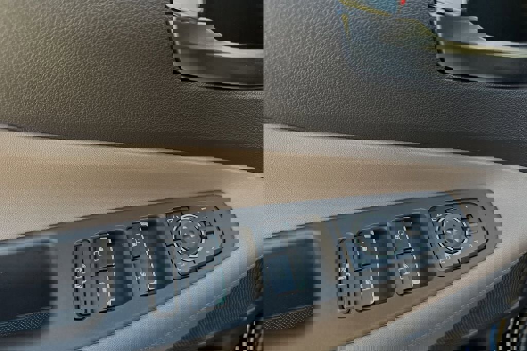 Used 2023 Hyundai Santa Fe SEL Convenience image 8