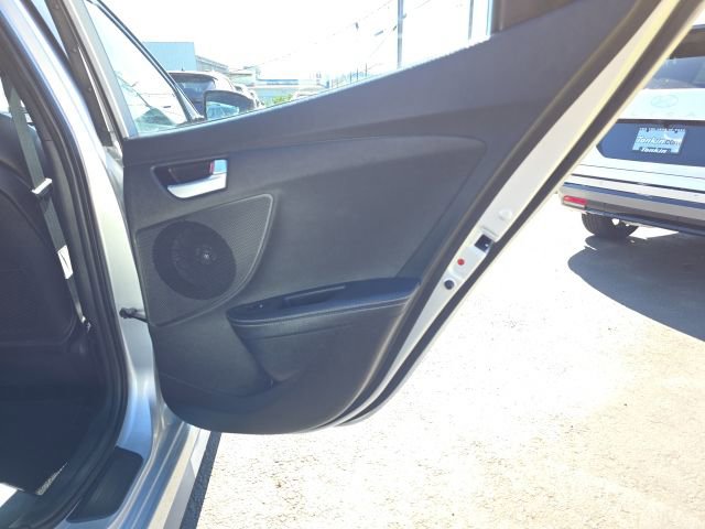 Used 2016 Hyundai Veloster Turbo image 20