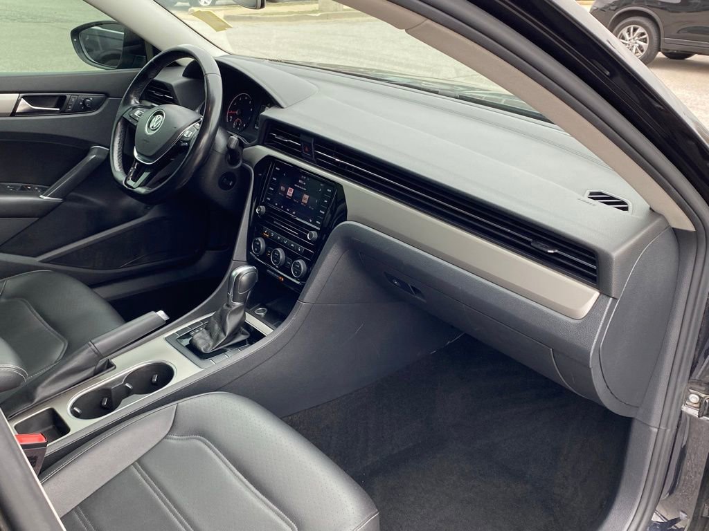 Used 2020 Volkswagen Passat 2.0T SE image 31