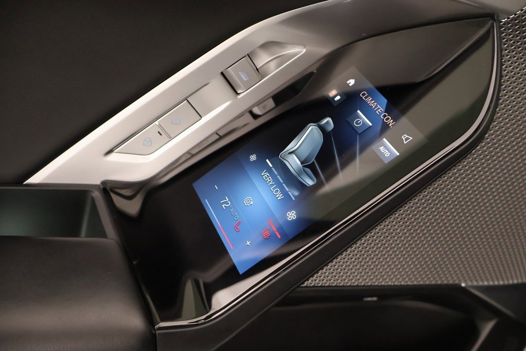 Used 2023 BMW 760i xDrive image 20