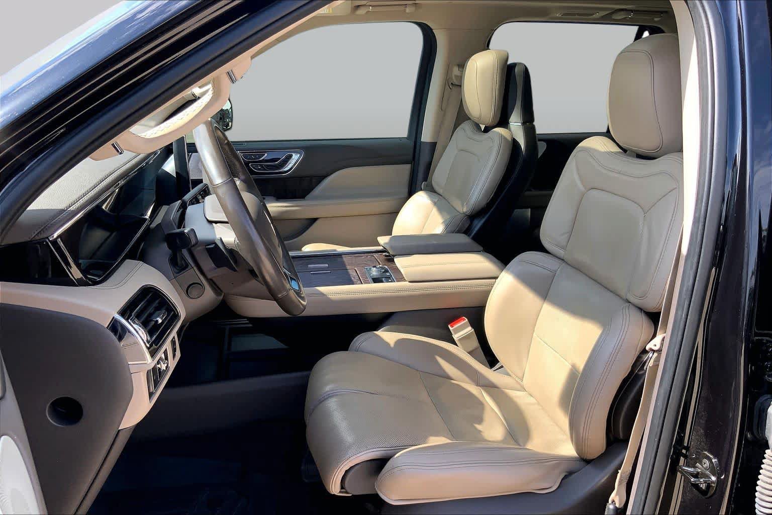 Used 2022 Lincoln Navigator Reserve AWD/4WD image 8