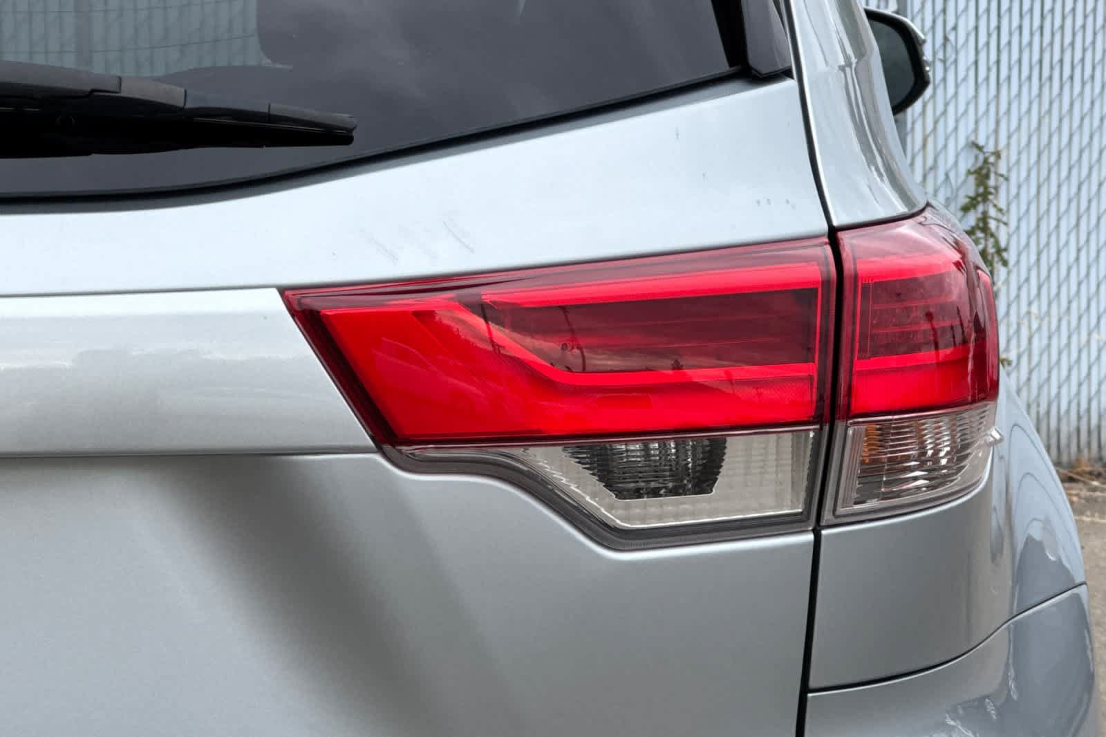 Used 2019 Toyota Highlander XLE AWD/4WD image 21