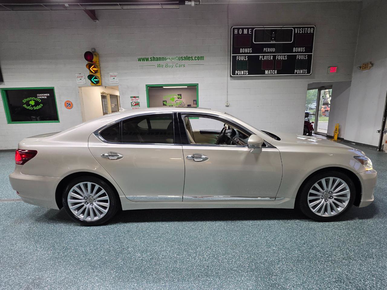 Used 2013 Lexus LS 460 w/ Comfort Pkg RWD image 5