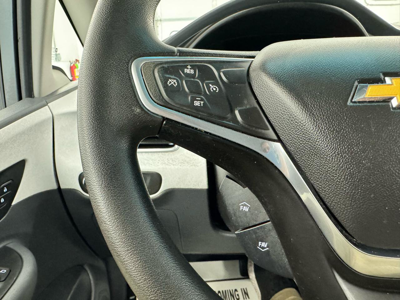 Used 2018 Chevrolet Bolt LT FWD image 21