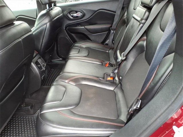 Used 2019 Jeep Cherokee Trailhawk w/ Cold Weather Group image 9