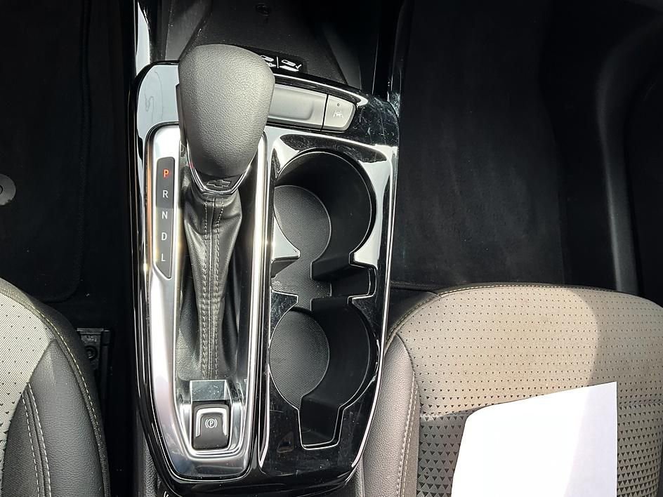 Used 2024 Chevrolet Trax LT w/ Sunroof Package image 22