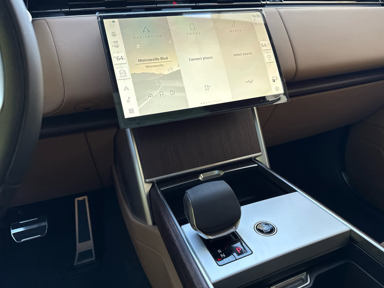 New 2025 Land Rover Range Rover SE image 9