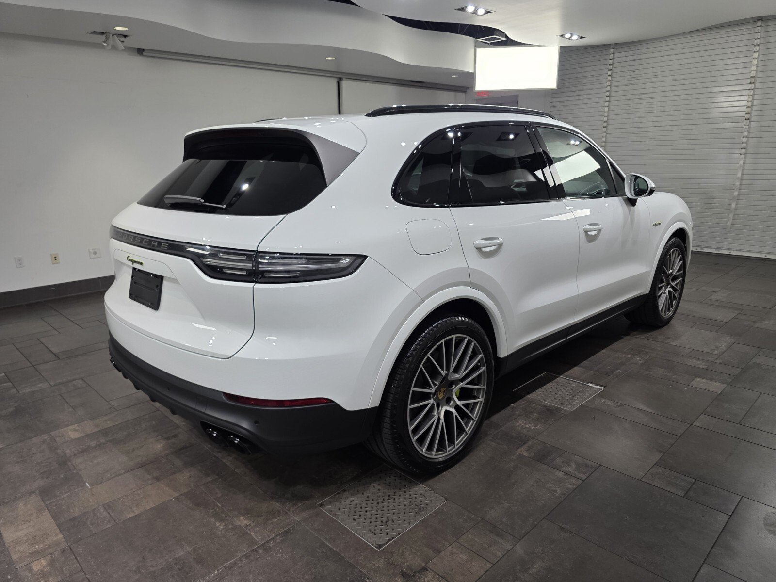 Used 2023 Porsche Cayenne Platinum Edition AWD/4WD image 27