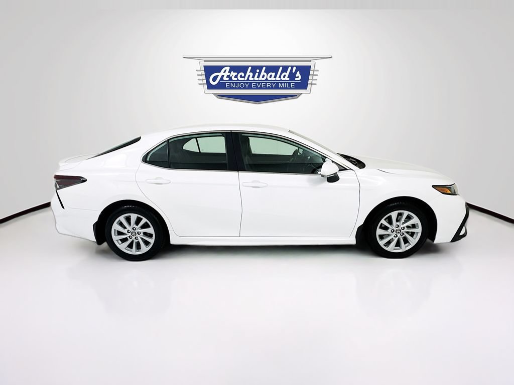 Used 2024 Toyota Camry SE FWD image 9