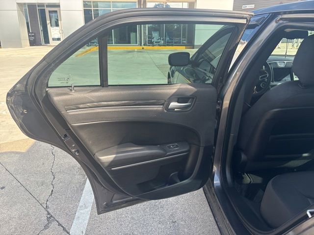 Used 2018 Chrysler 300 Touring w/ Sport Appearance Package AWD/4WD image 17
