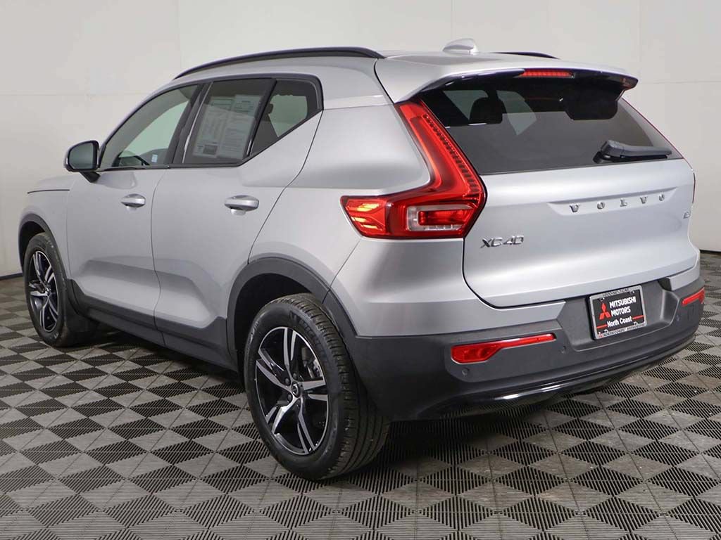 Used 2023 Volvo XC40 B5 Plus w/ Climate Package AWD/4WD image 10