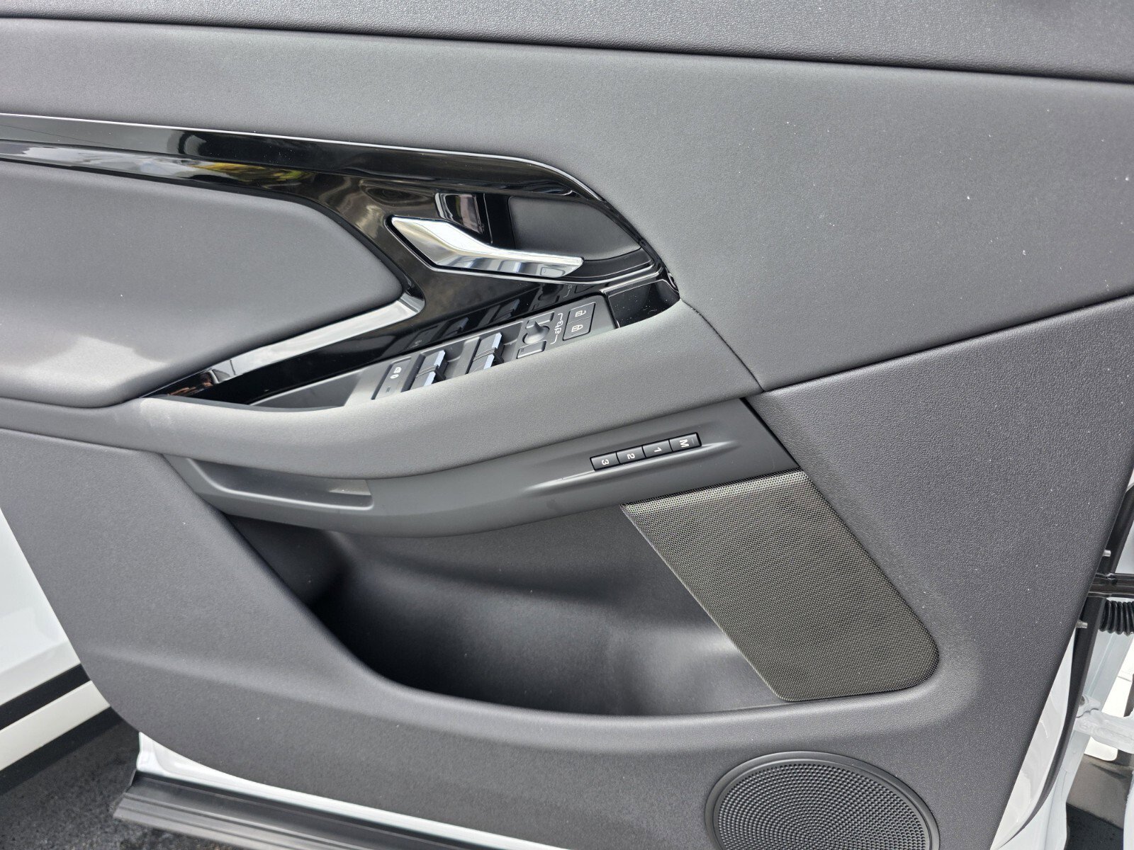 New 2026 Land Rover Range Rover Evoque Dynamic SE image 17