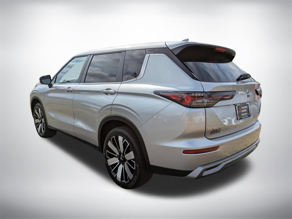 New 2025 Mitsubishi Outlander SE image 6