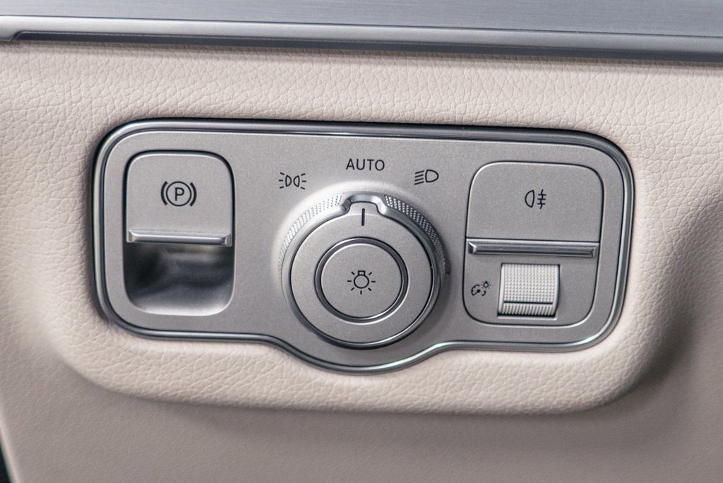 Used 2024 Mercedes-Benz GLS 450 4MATIC image 10