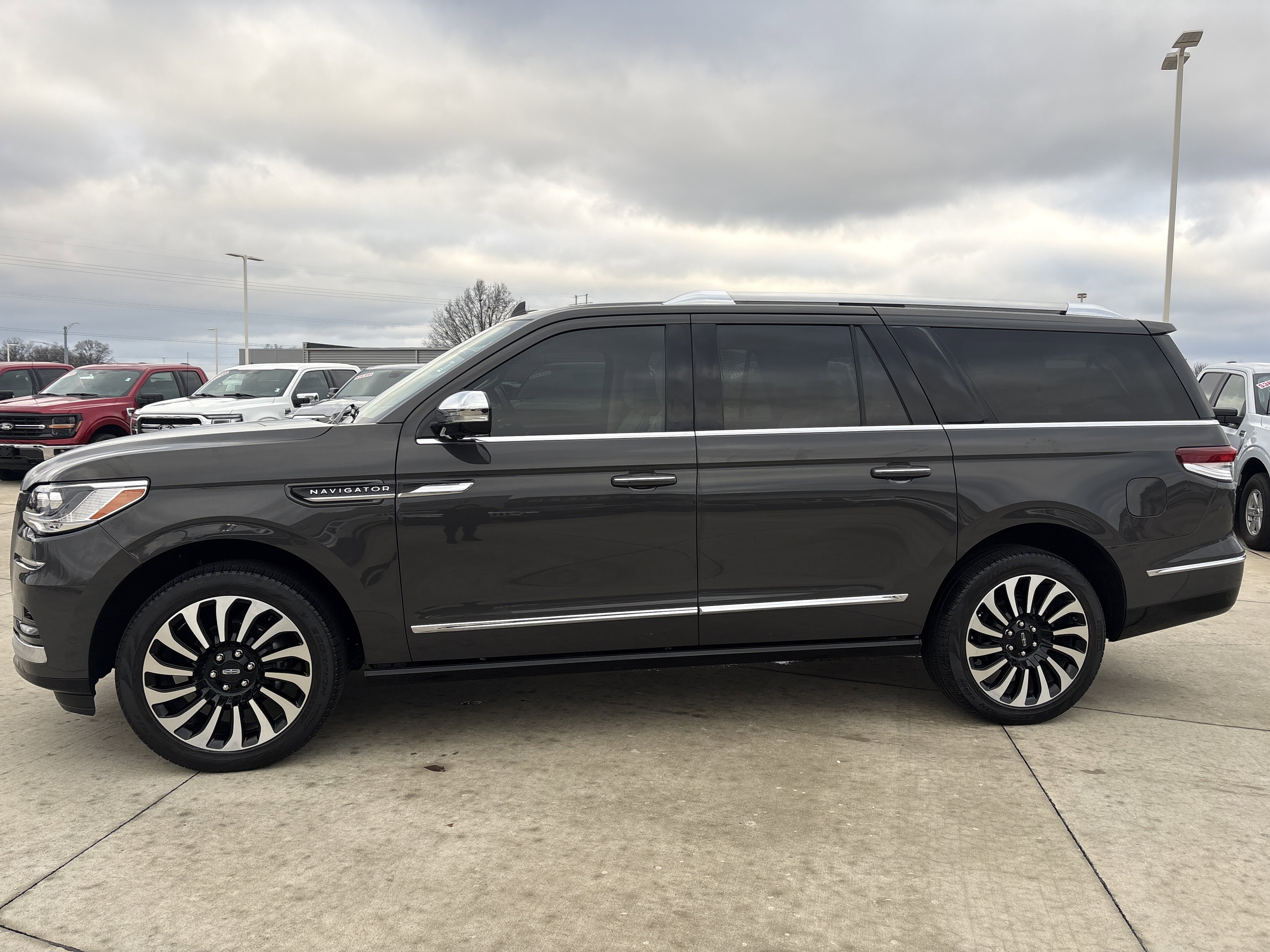 Used 2023 Lincoln Navigator L Black Label image 2