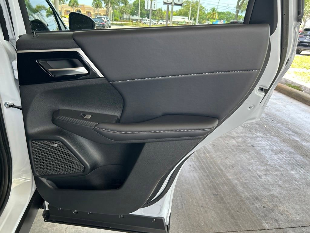 New 2026 Mitsubishi Outlander AWD image 30
