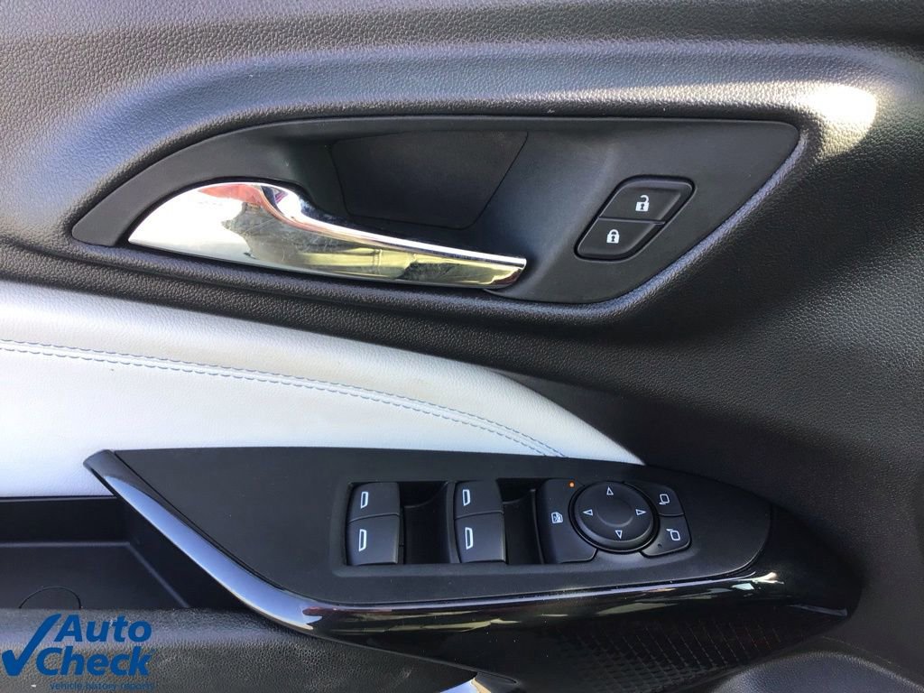 Used 2025 Chevrolet Trax LT w/ LT Convenience Package image 21