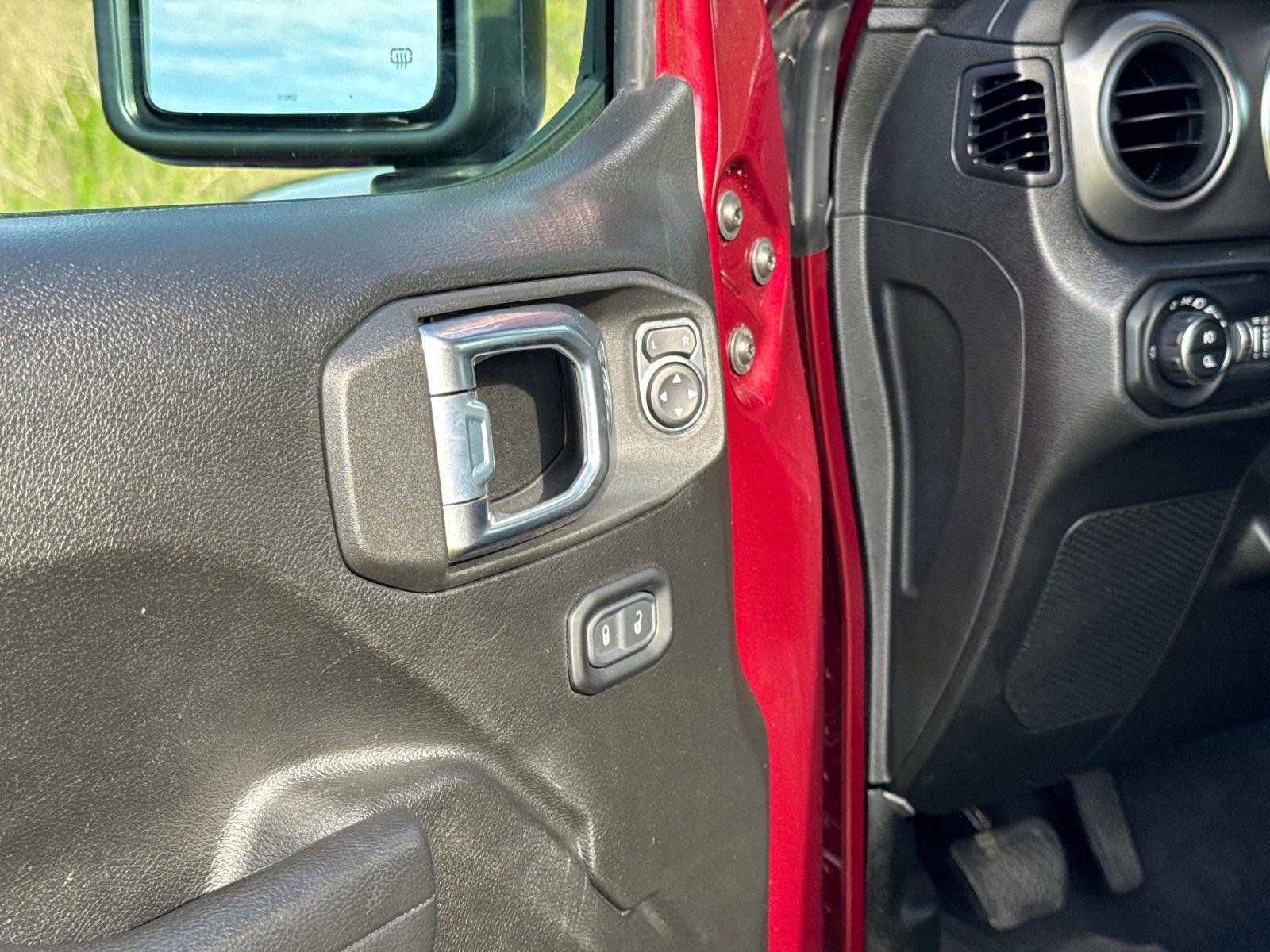 Certified 2022 Jeep Gladiator Overland AWD/4WD image 18