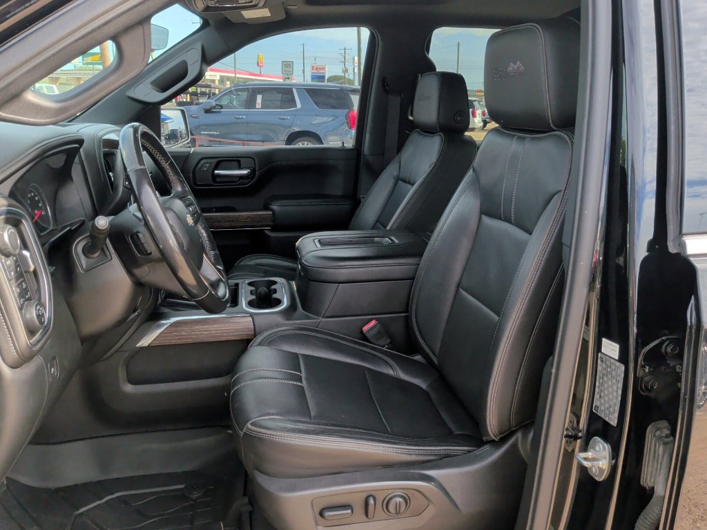 Used 2019 Chevrolet Silverado 1500 High Country w/ Technology Package AWD/4WD image 13