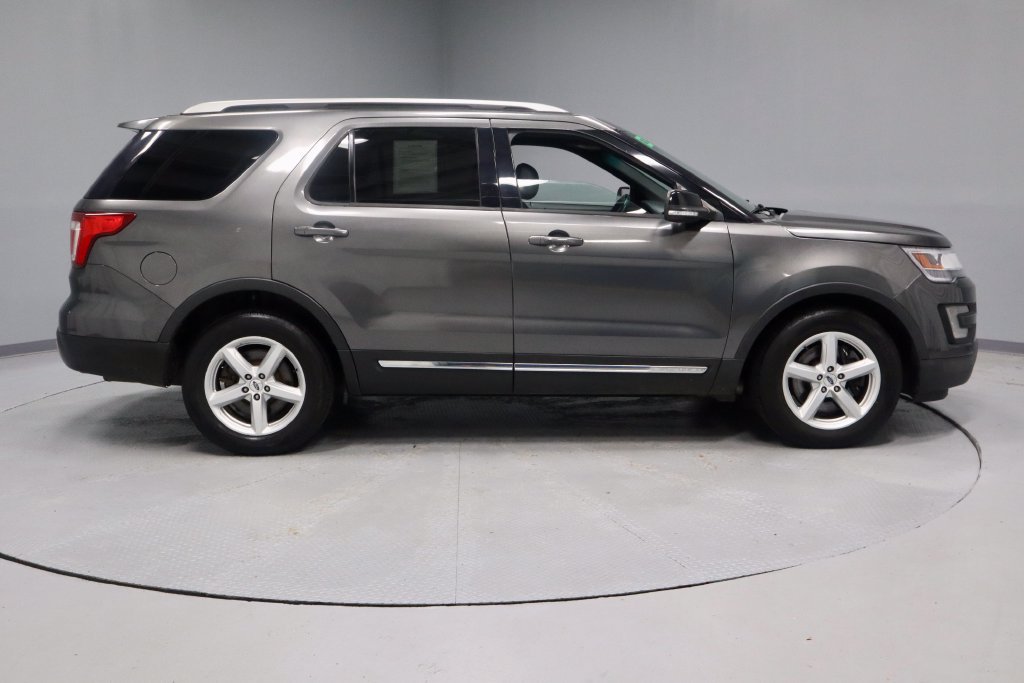 Used 2016 Ford Explorer XLT w/ Equipment Group 202A FWD image 13