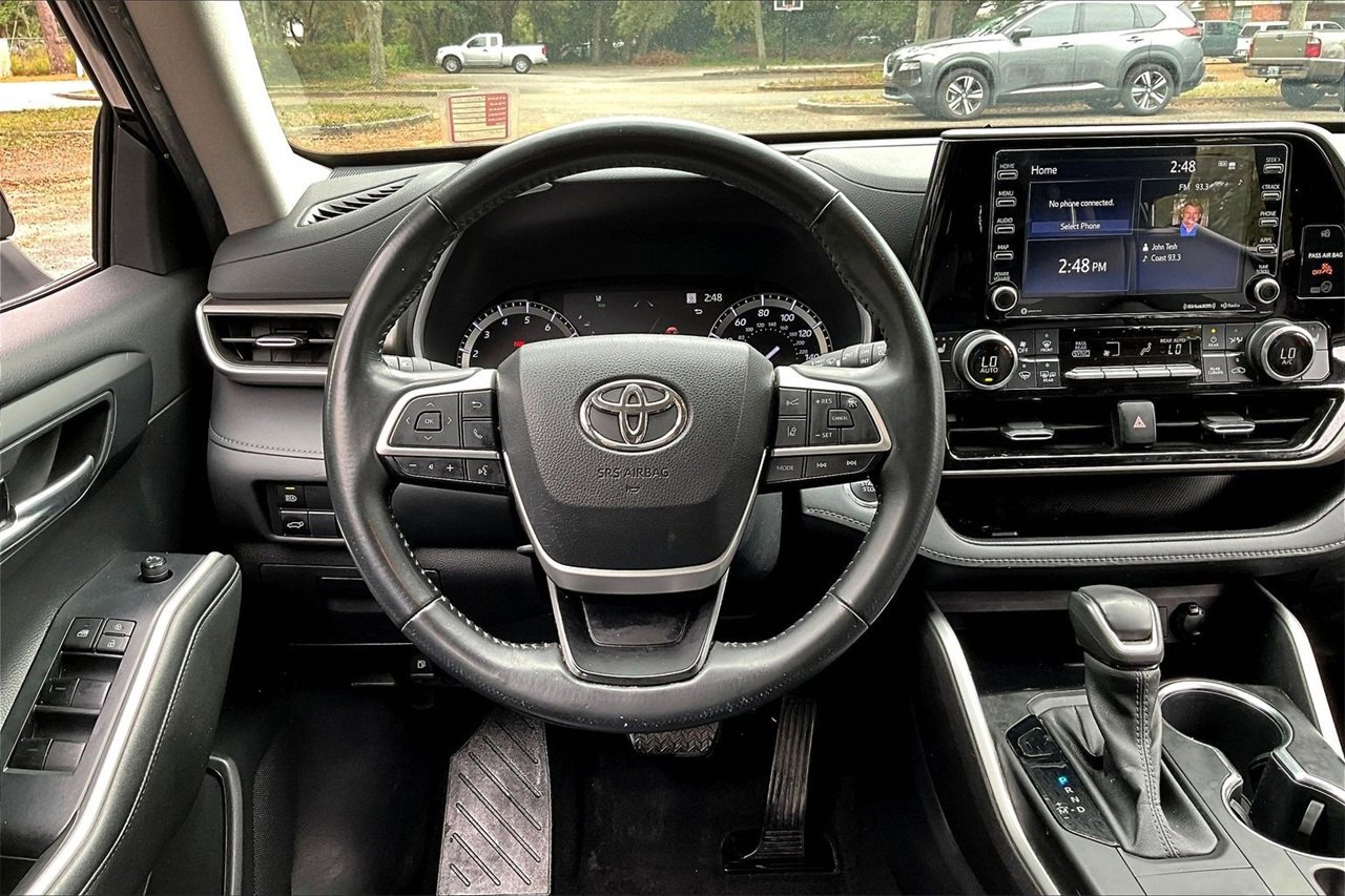 Used 2022 Toyota Highlander XLE image 8