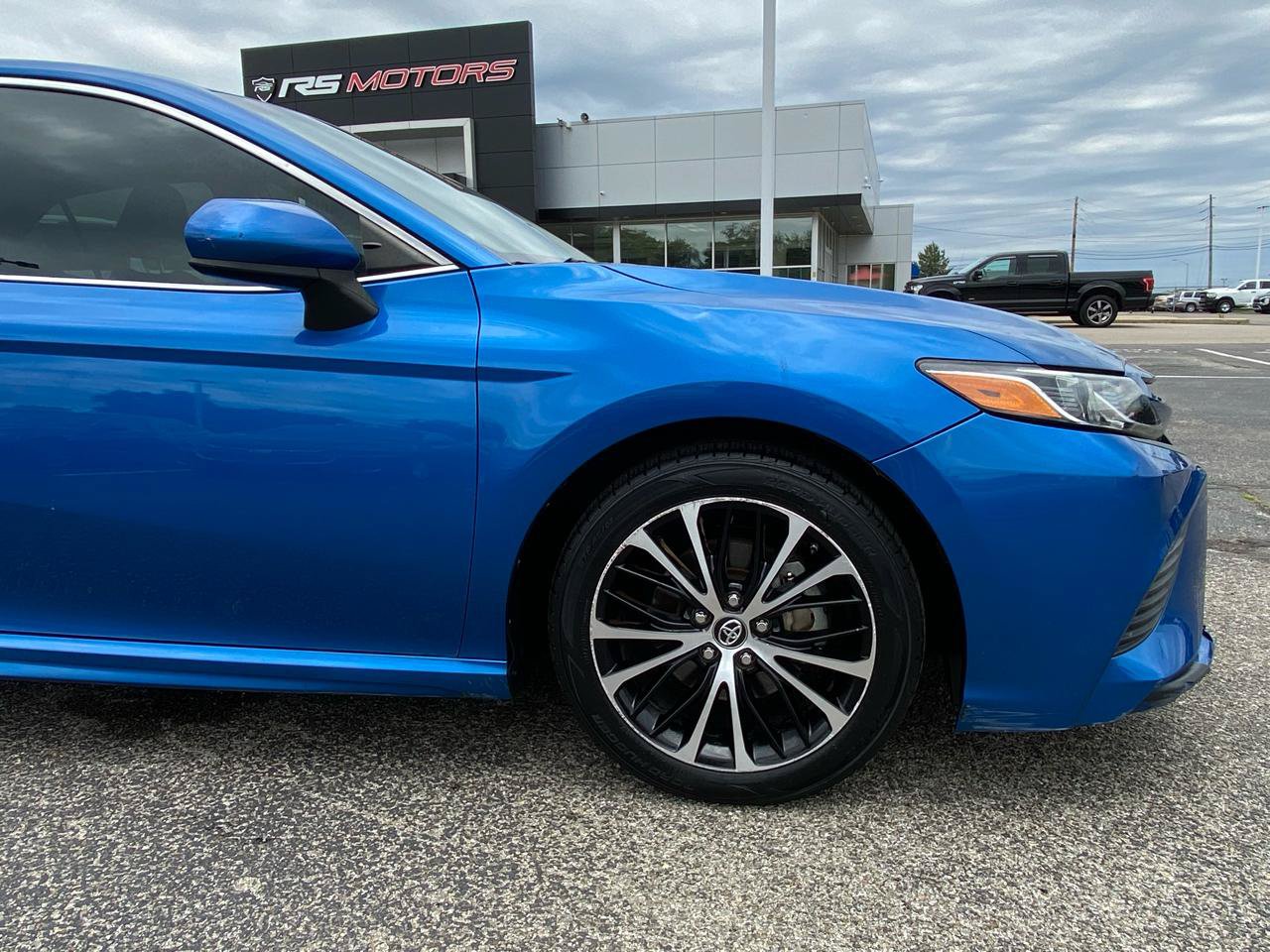 Used 2018 Toyota Camry SE w/ Moonroof Package FWD image 11