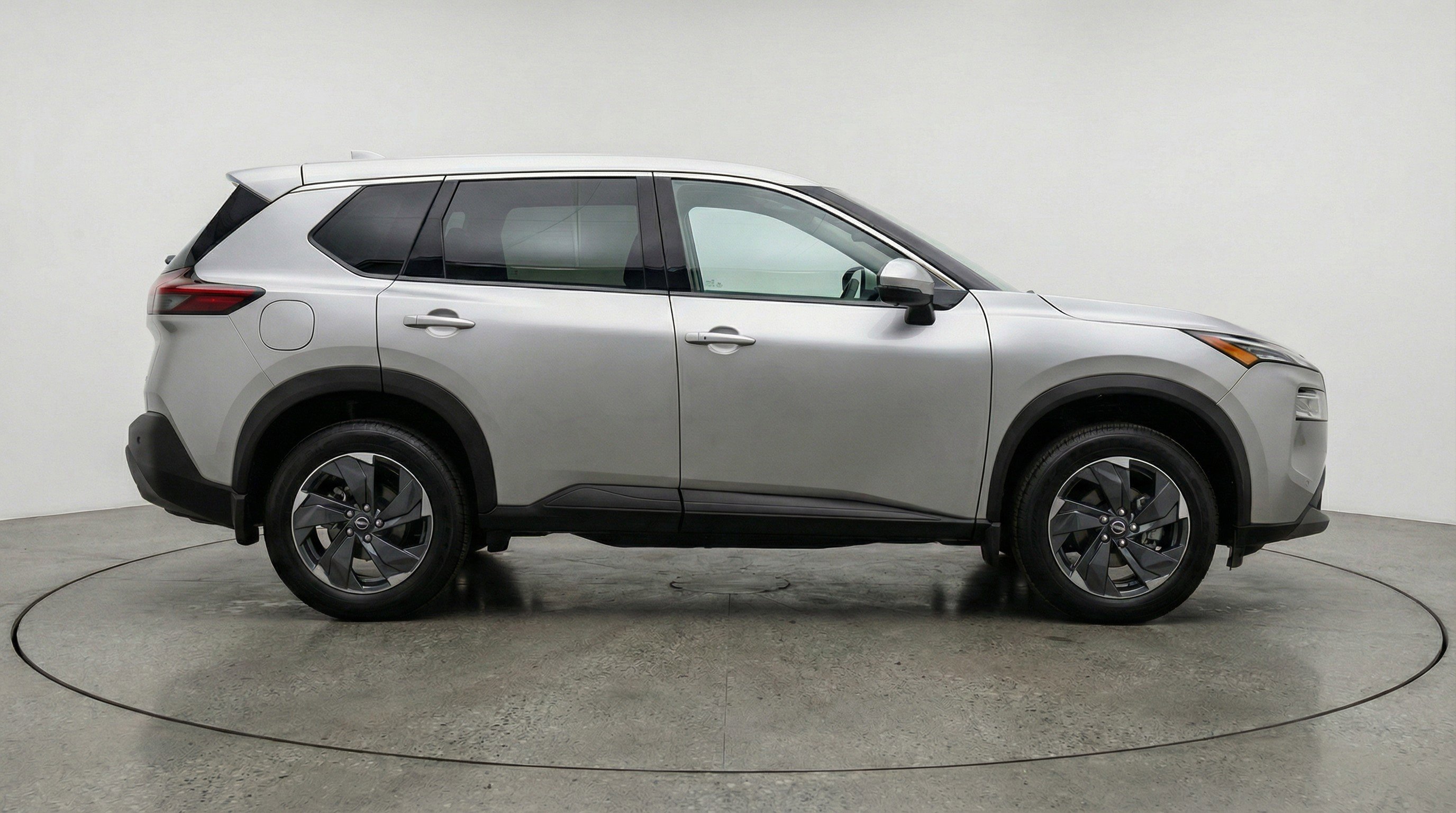 Used 2025 Nissan Rogue SV image 11