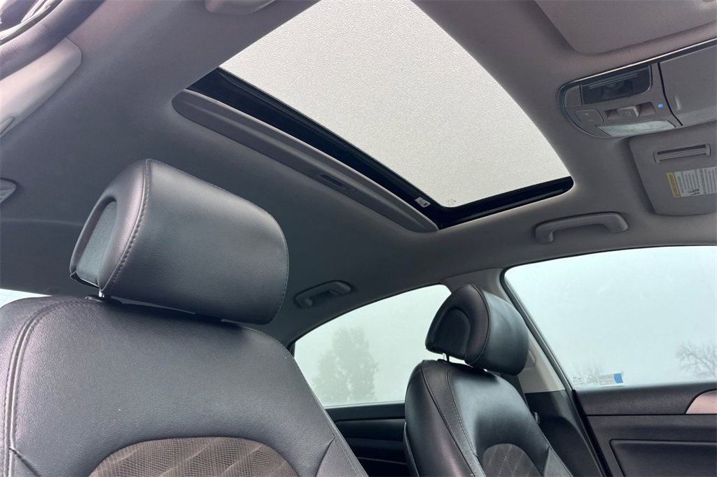 Used 2016 Hyundai Sonata Sport w/ Option Group 1V image 19