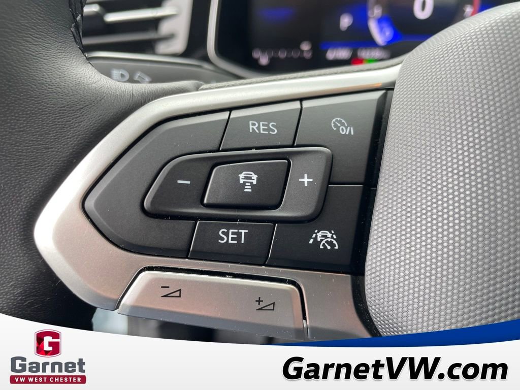 Certified 2025 Volkswagen Jetta SE w/ Sunroof Package image 36