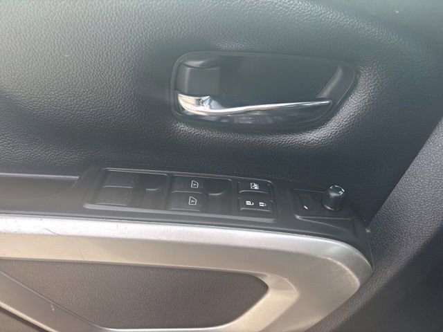 Used 2019 Nissan Titan PRO-4X AWD/4WD image 19
