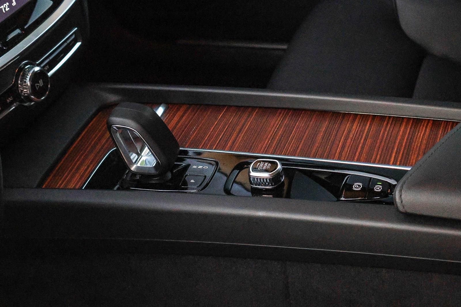 Used 2025 Volvo V60 B5 Cross Country Plus image 30