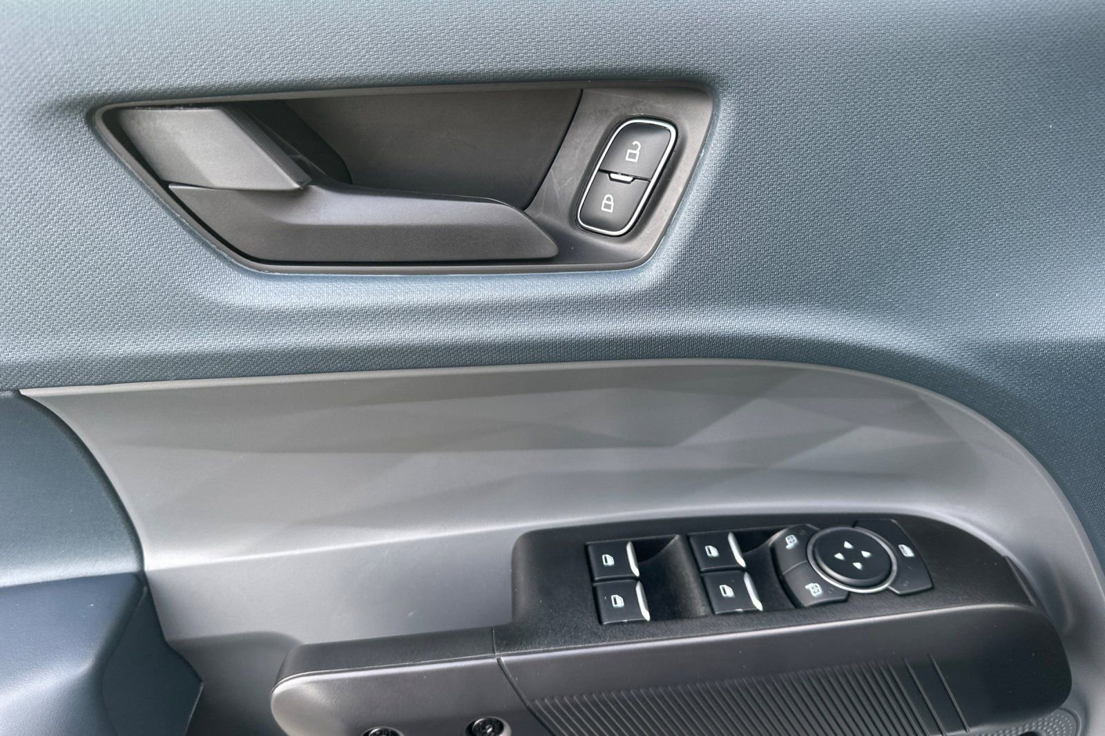 Certified 2025 Ford Maverick Lariat w/ Black Appearance Package image 13