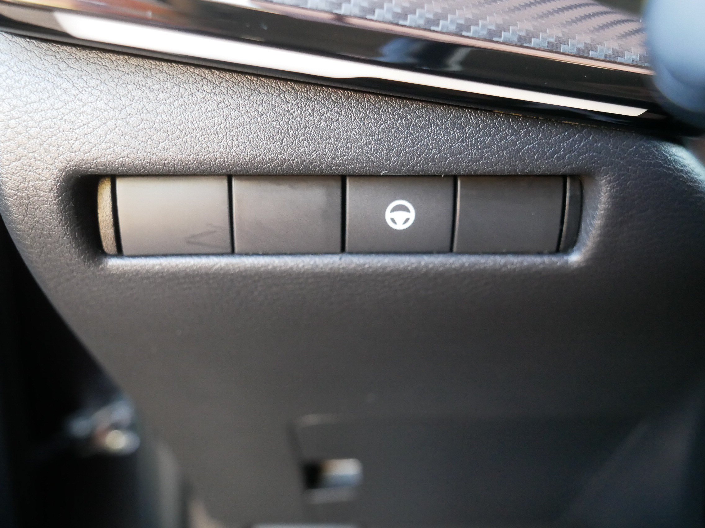 Certified 2025 Nissan Kicks SR AWD/4WD image 26