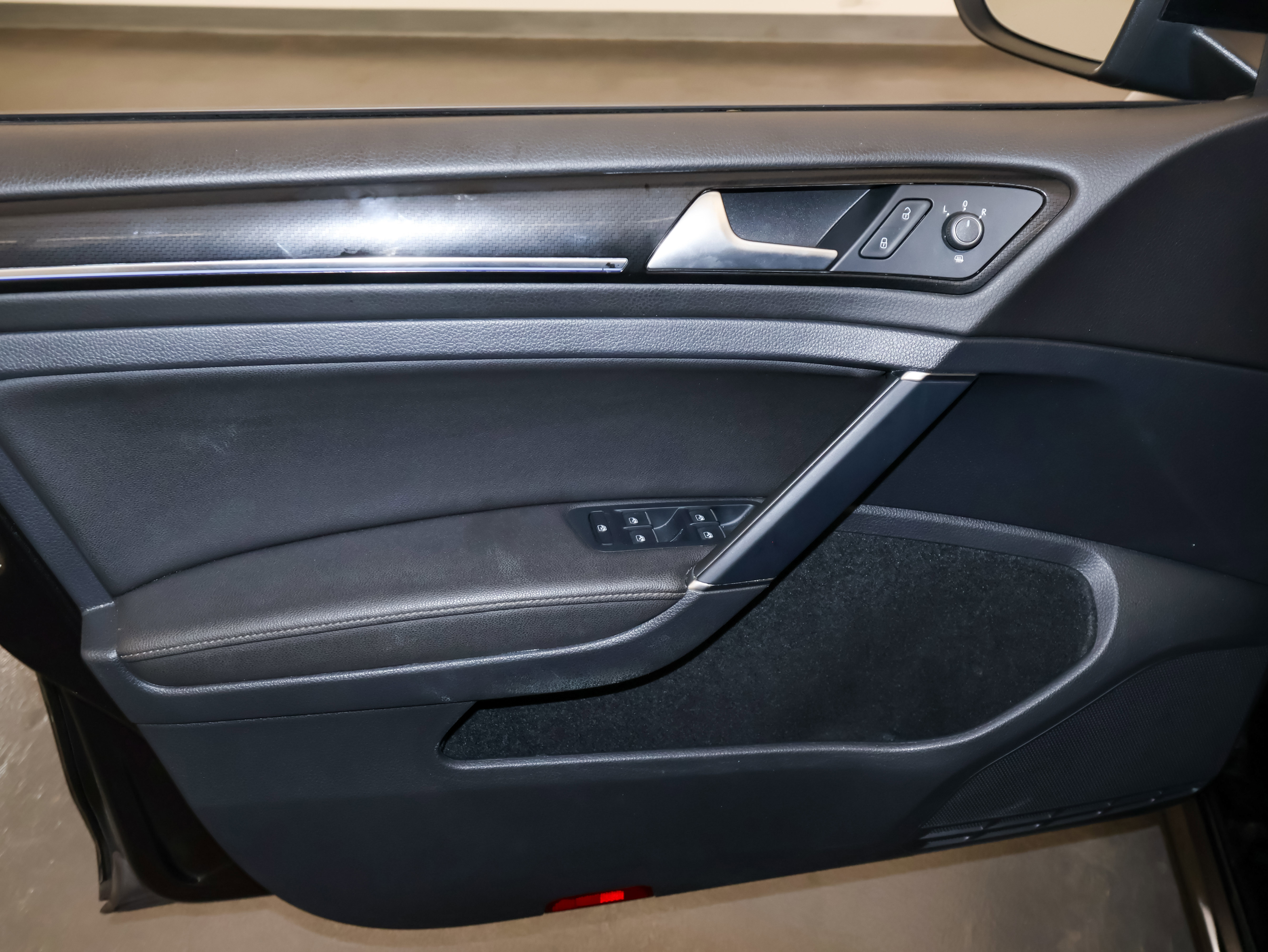 Used 2019 Volkswagen Golf R 4-Door image 17